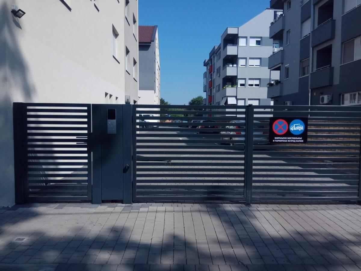 Apartment Cherry Gold Zrenjanin Esterno foto